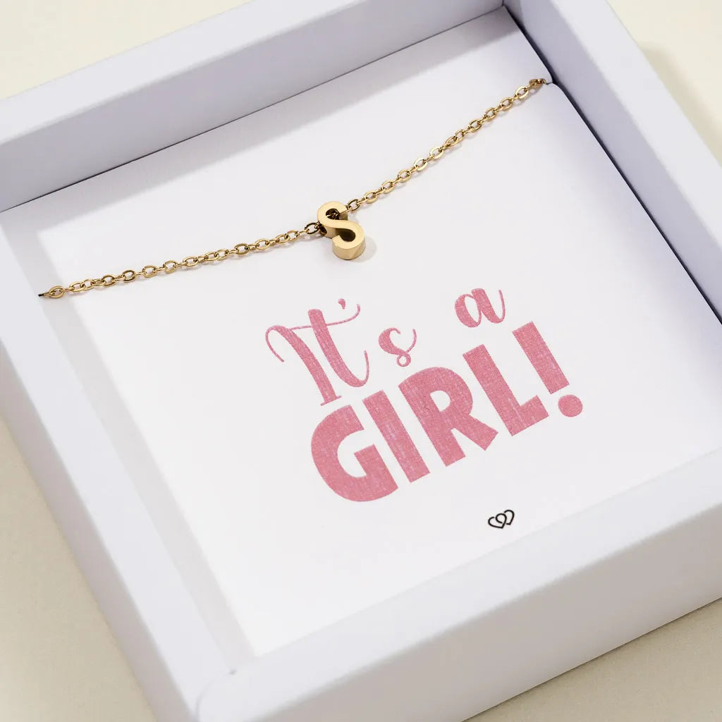It’s a girl + Verižica Inicialka – zlata